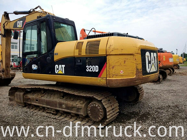 CAT320D